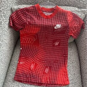 NIKE BOYS TSHIRT